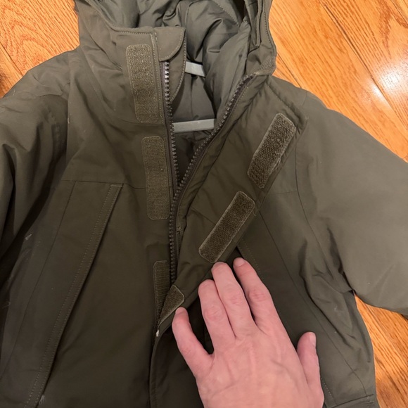 The North Face Olive Hooded Parka - Picture 7 of 7